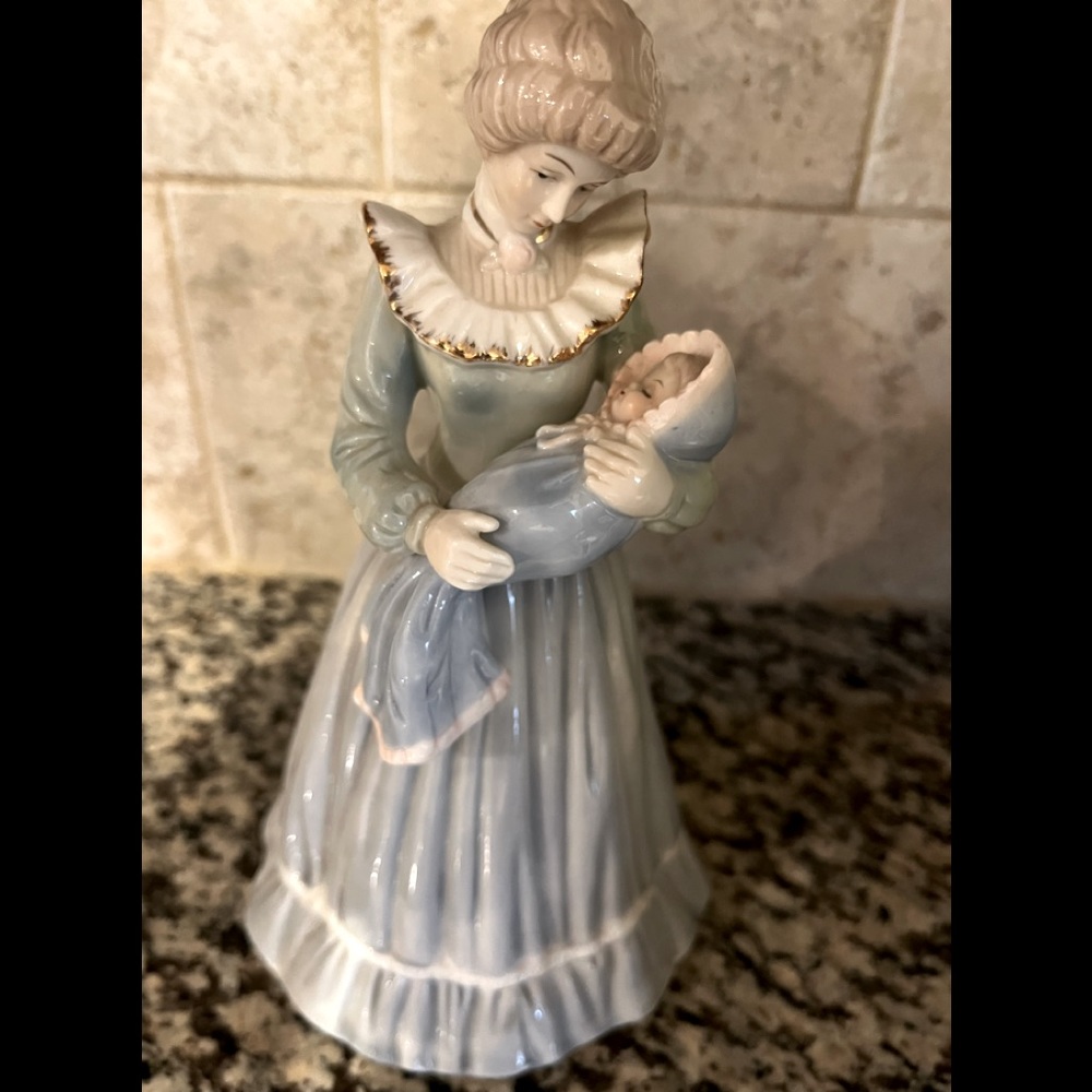 Porcelain mother and child statue